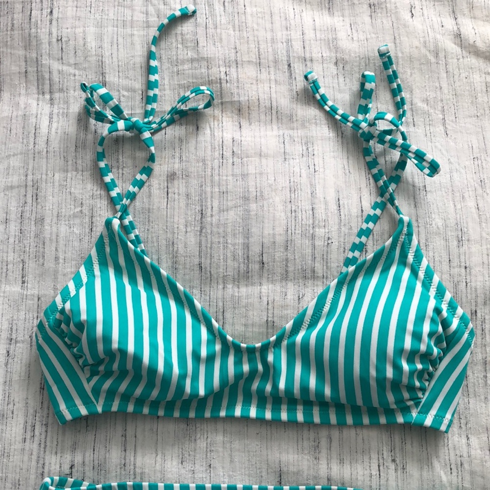 Shoulder tie bikini top